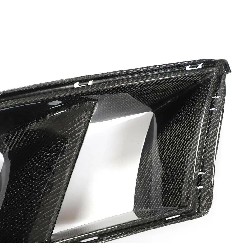 Fekete karbon szálas air intake ház fényes felülettel és megerősített élekkel bmw m3 kipufogó rendszerhez