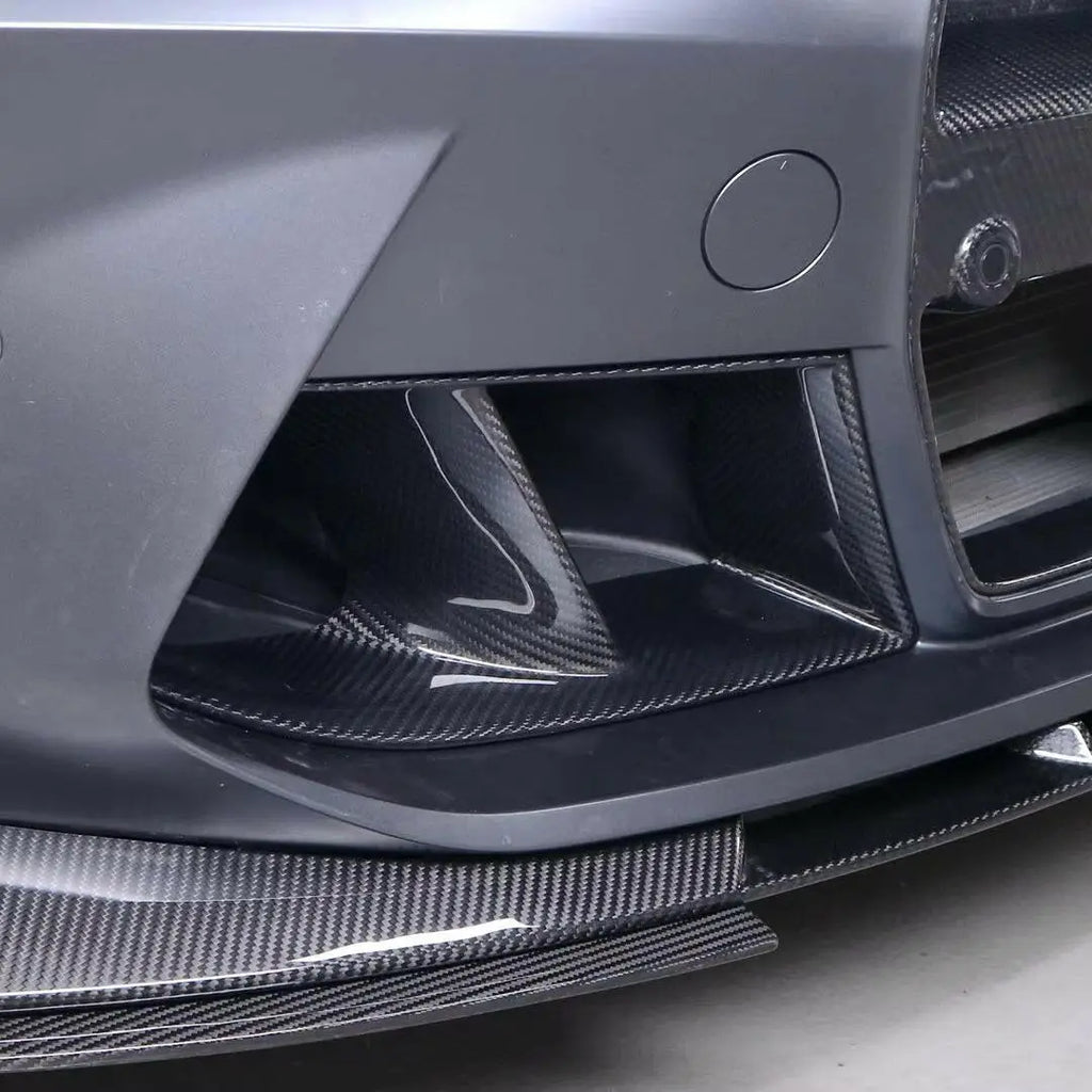 Fekete carbon fiber első lökhárító alsó beömlők bmw m3 kipufogó rendszerhez, fényes, aerodinamikus kialakításban