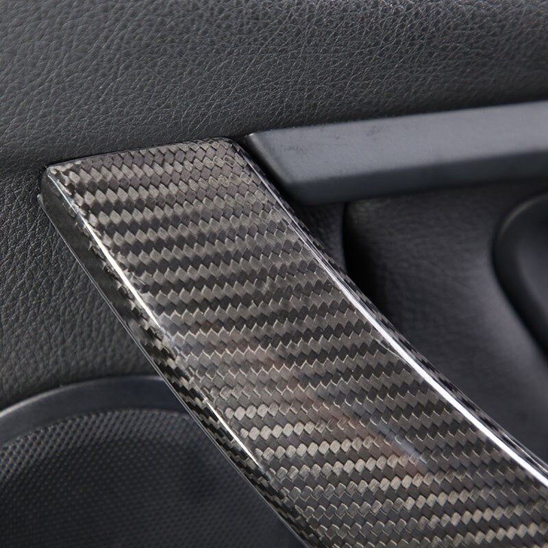 Beszerelt carbon ajtóbehúzó fogantyú szövésmintája közelről – BMW F30