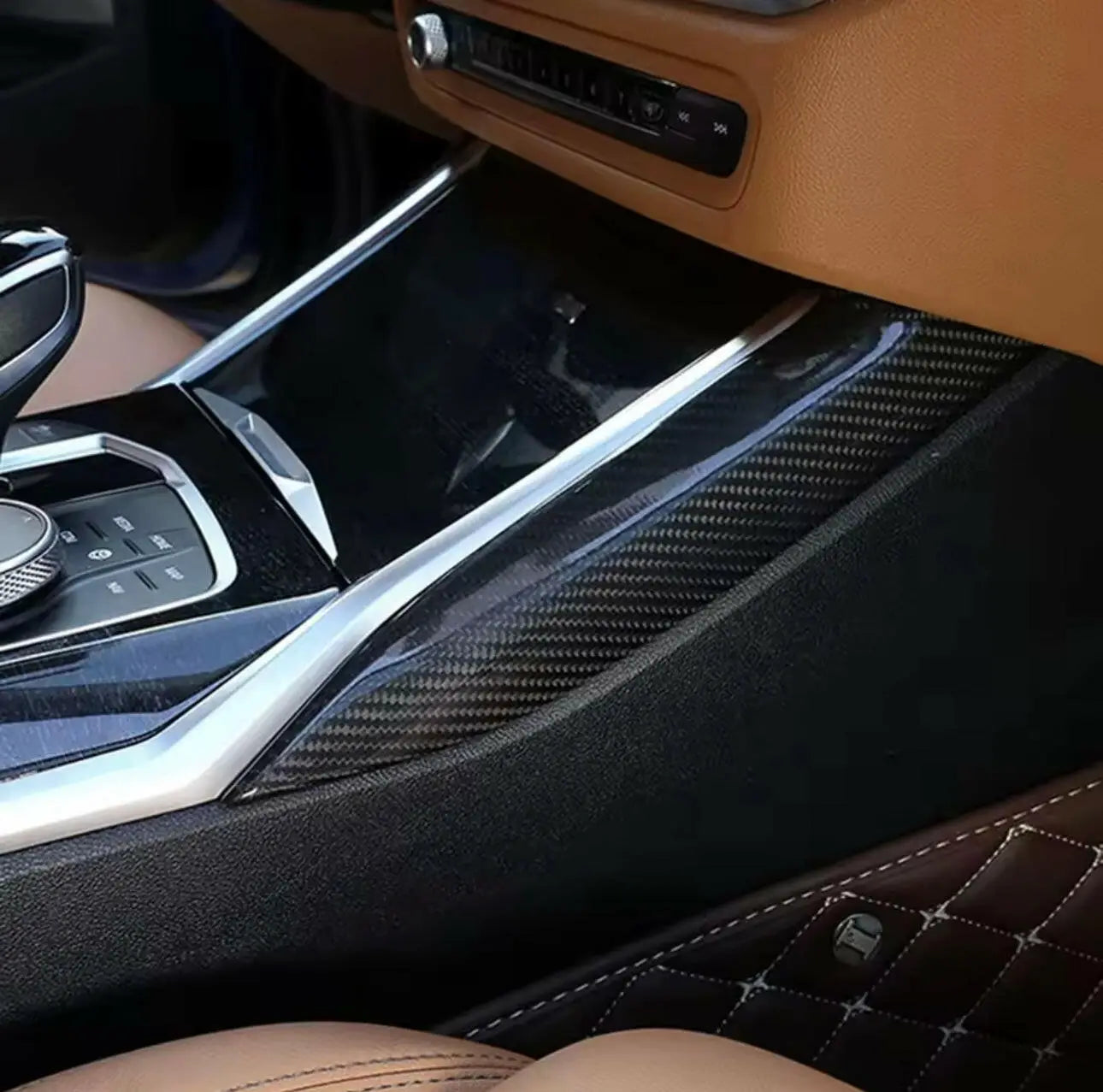 Fekete carbon fiber belső elem bmw g80 g81 m3 g82 g83 m4 g87 m2 kipufogó rendszerhez, fényes kivitel