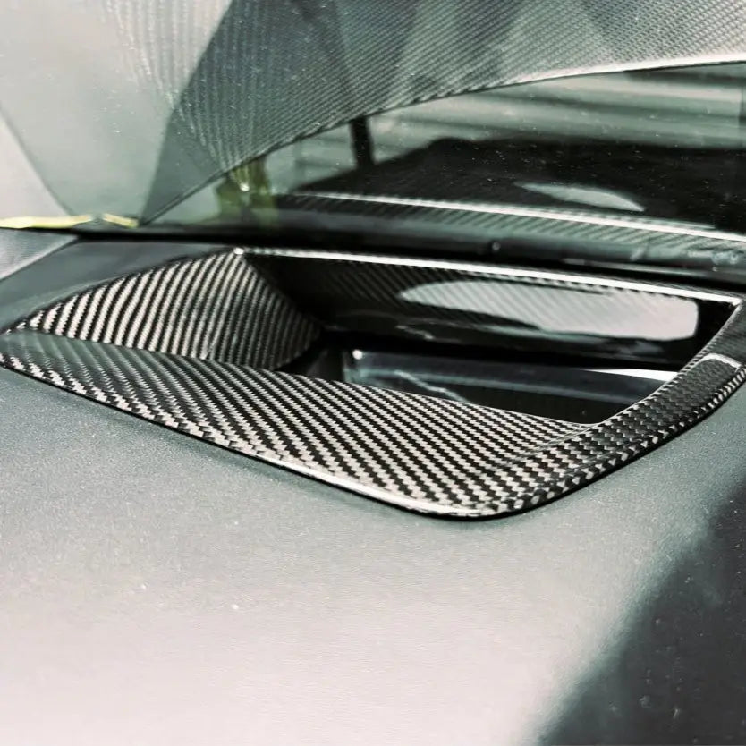 Belső elemek carbon fiber bmw m3 kipufogó rendszerhez fekete karbon szálas, fényes, átlós szövésmintával