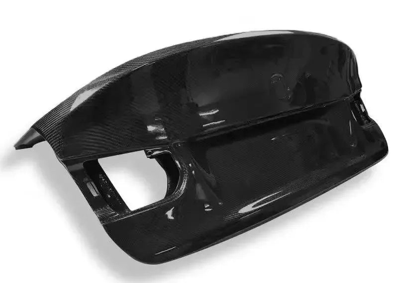 Carbon csomagtartó fedél belső oldala háromnegyed nézetből (CSL Style) – BMW F80 M3 / F30