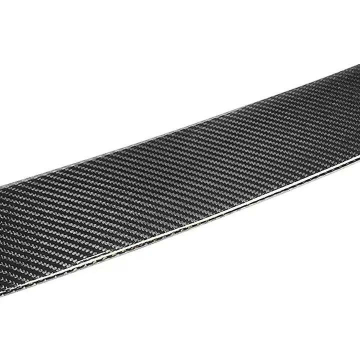 Tetőspoiler carbon szövése közelről (AC Style) – BMW F80 M3 / F30