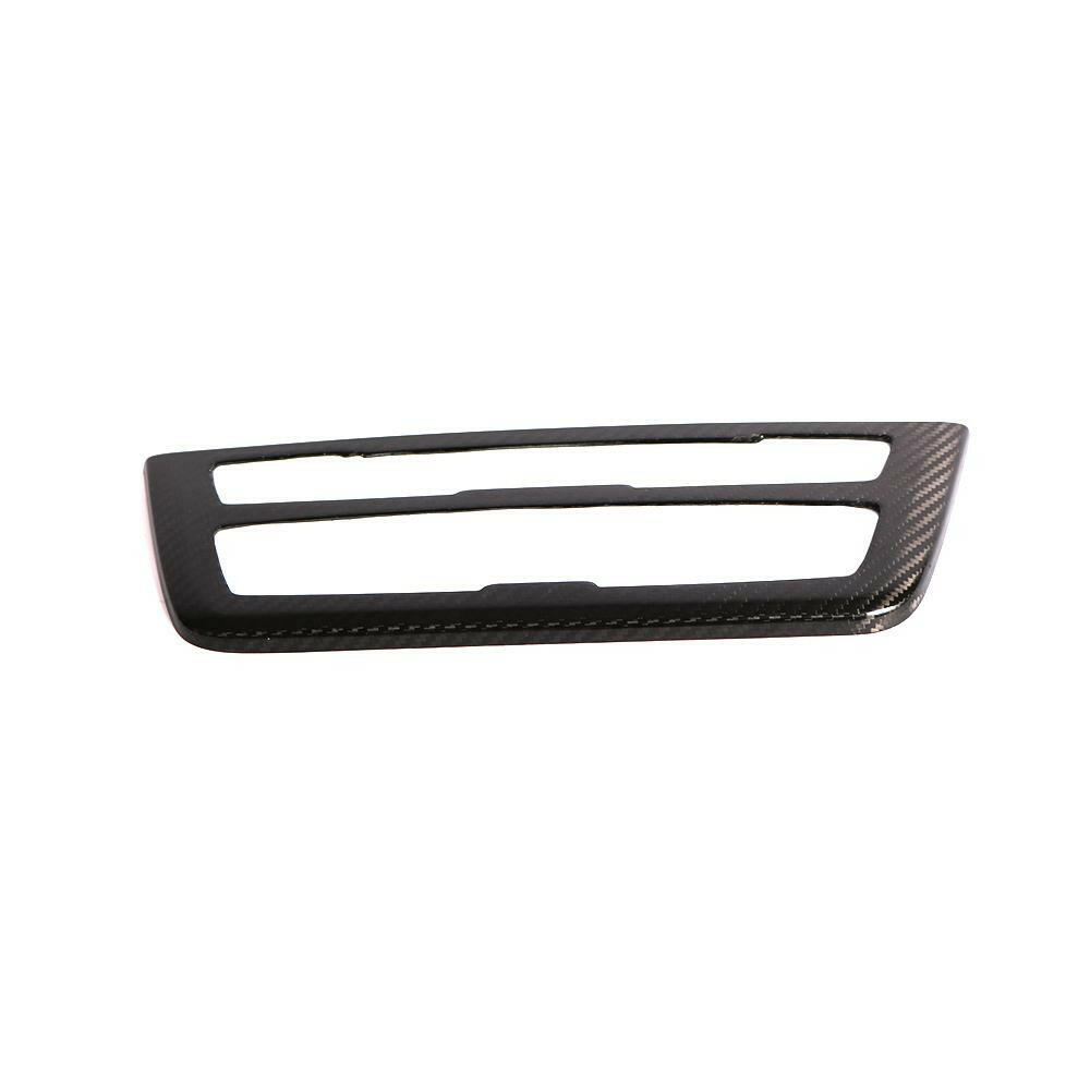 Carbon középkonzol vezérlőpanel borítás elölnézetből, fehér háttéren – BMW F80 M3 / F82 M4
