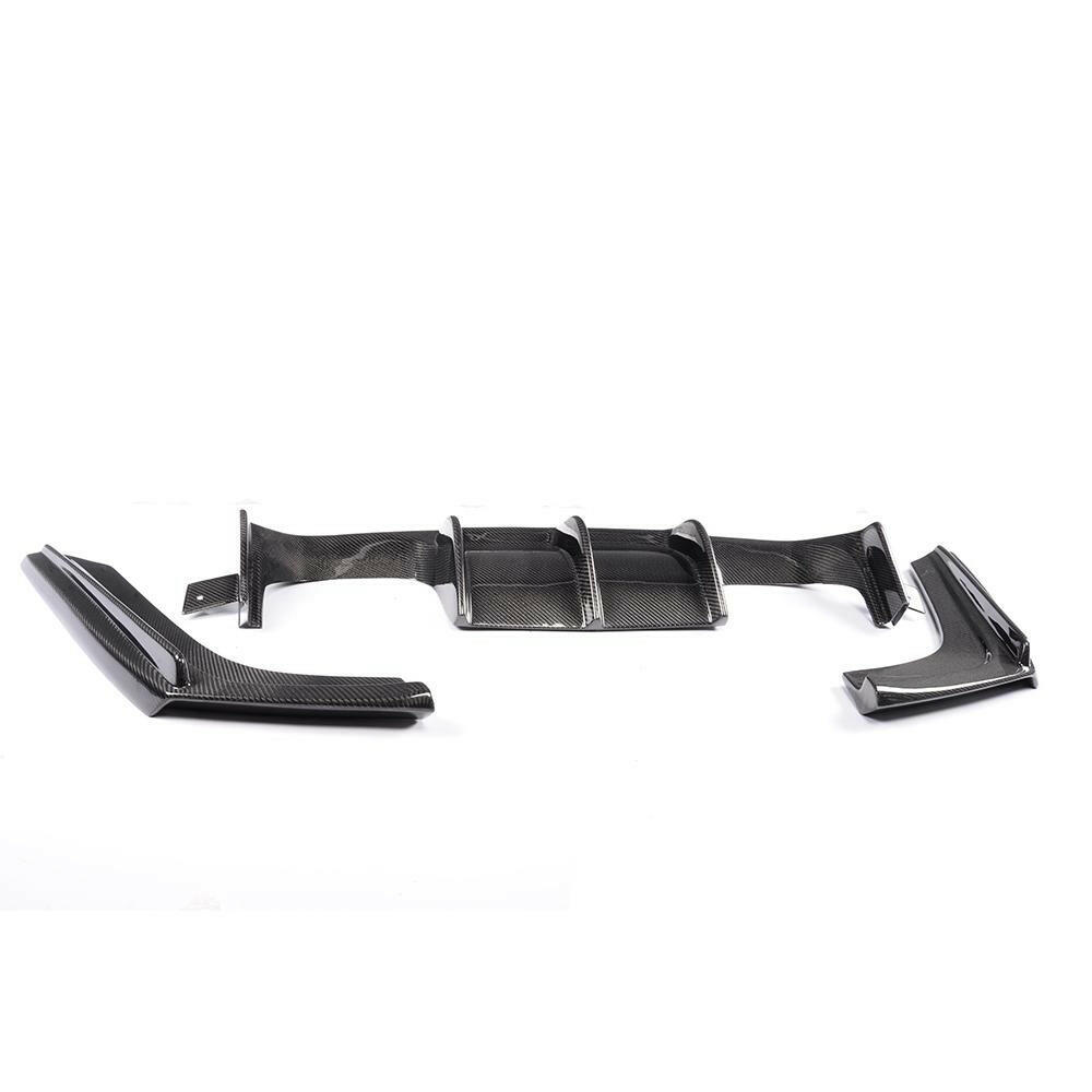 3 részes carbon hátsó diffúzor sarok splitterekkel, ferde nézet (V Style) – BMW F80 M3 / F82 M4
