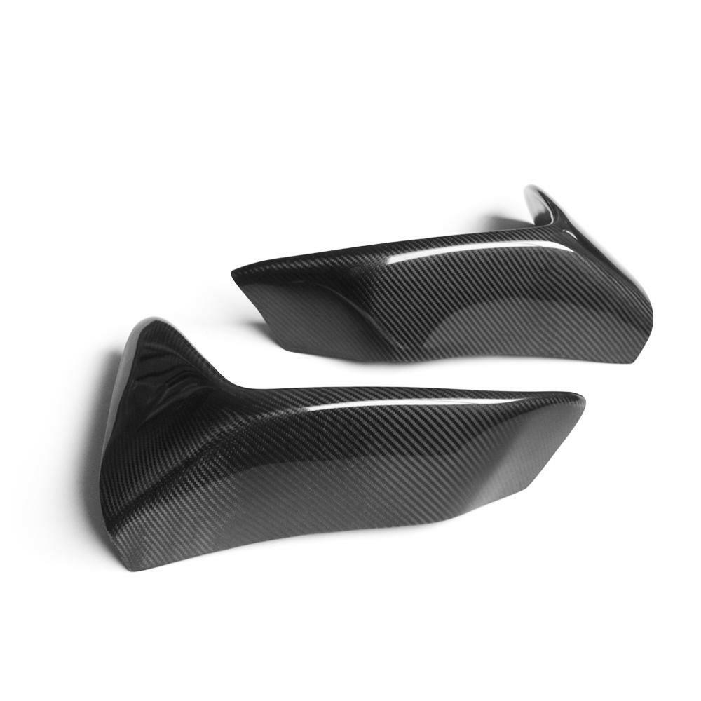 Carbon corner splitter pair, angled, close-up (Performance Style) – BMW F80 M3 / F82 M4