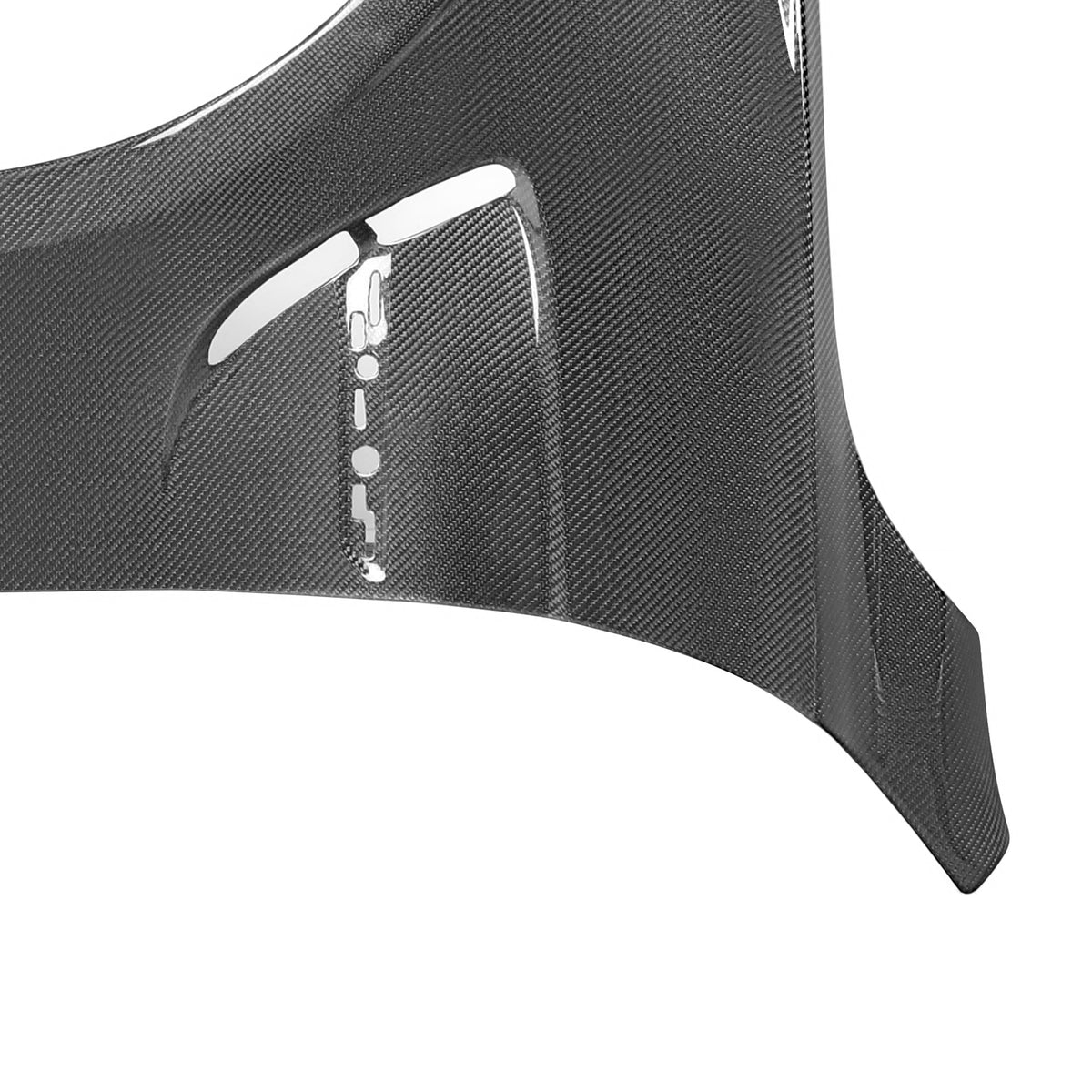 Vent opening and weave pattern of carbon front fender, close-up – BMW F80 M3 / F82 M4