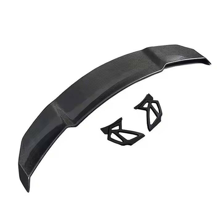 Carbon hátsó szárny és 2 tartóláb ferde nézetből (V Style) – BMW F80 M3 / F82 M4