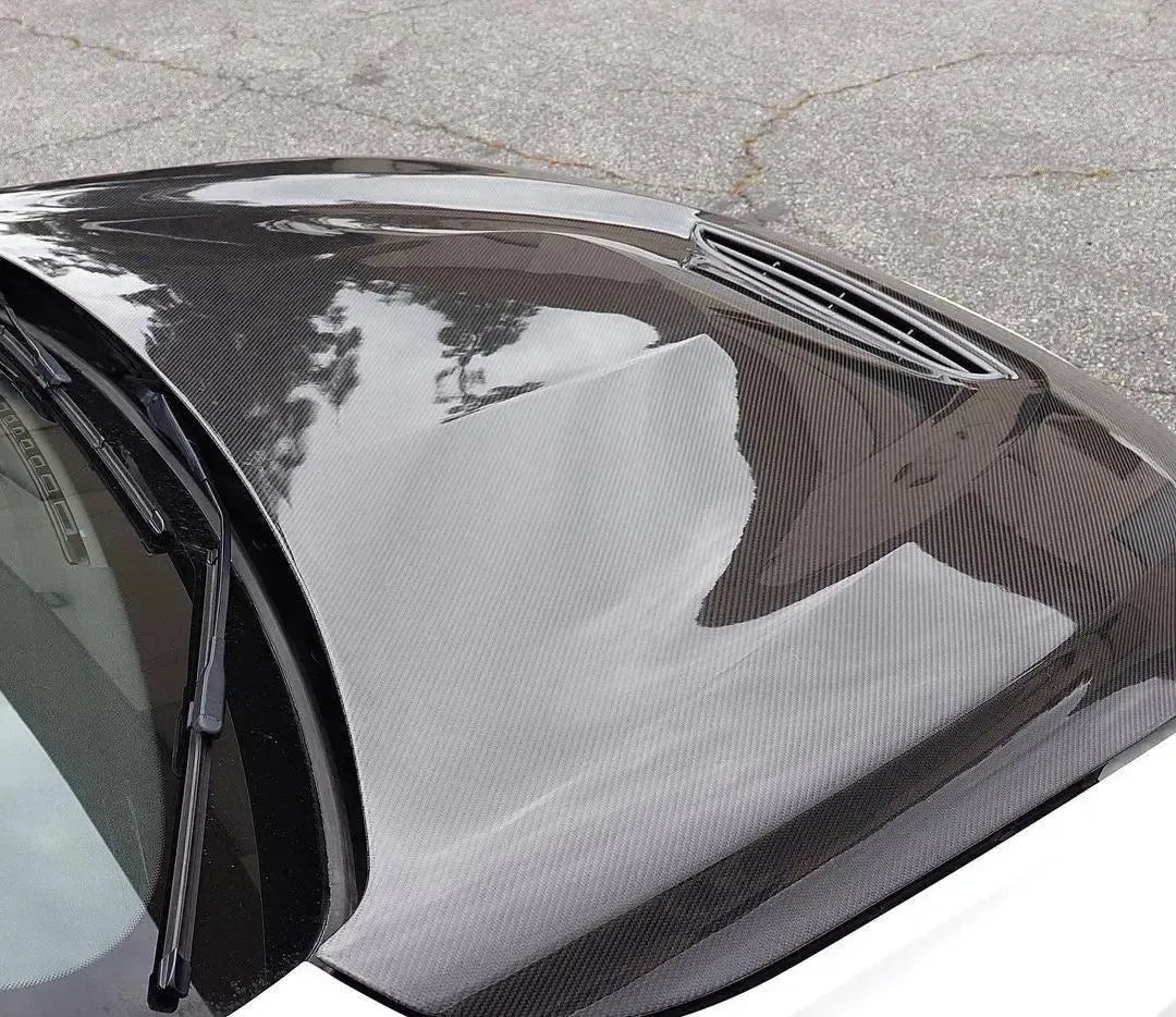 Surface and vent of the carbon hood on a white BMW M3/M4, close-up (GTS Style)