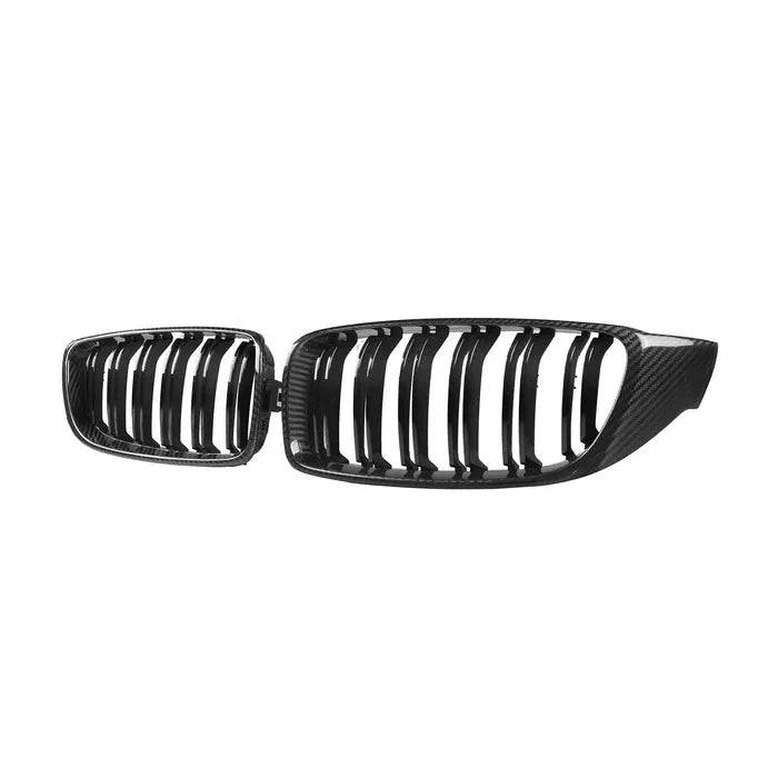 Dupla rácsos carbon vese pár elölnézetből, fehér háttéren (PM Style) – BMW F80 M3 / F82 M4
