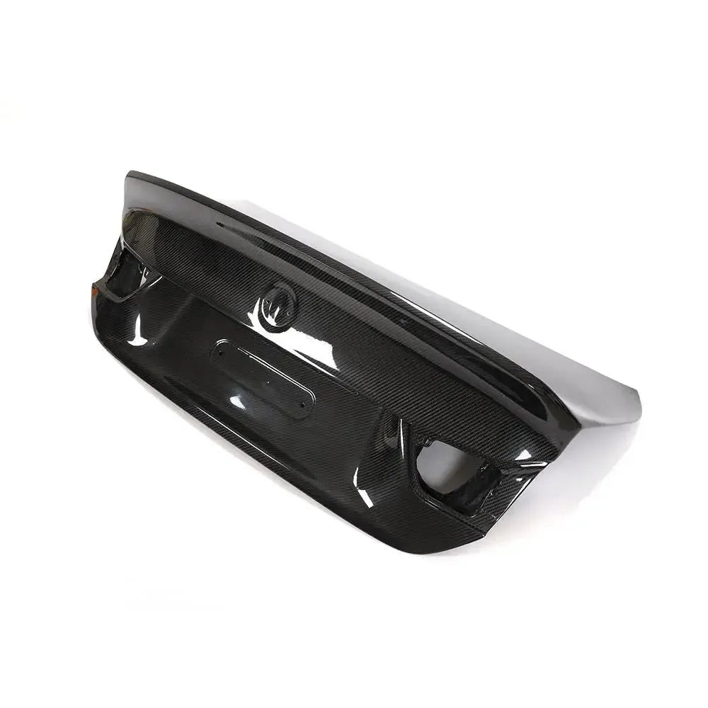 Duckbill-design carbon trunk lid on a white background, three-quarter view (LB Style) – BMW F82 M4