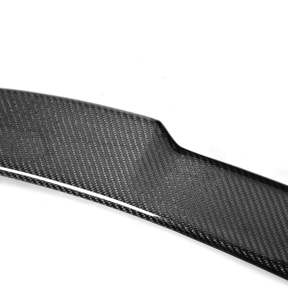 Stepped end and weave pattern of the carbon spoiler, close-up (CS Style) – BMW F82 M4 / F83 M4