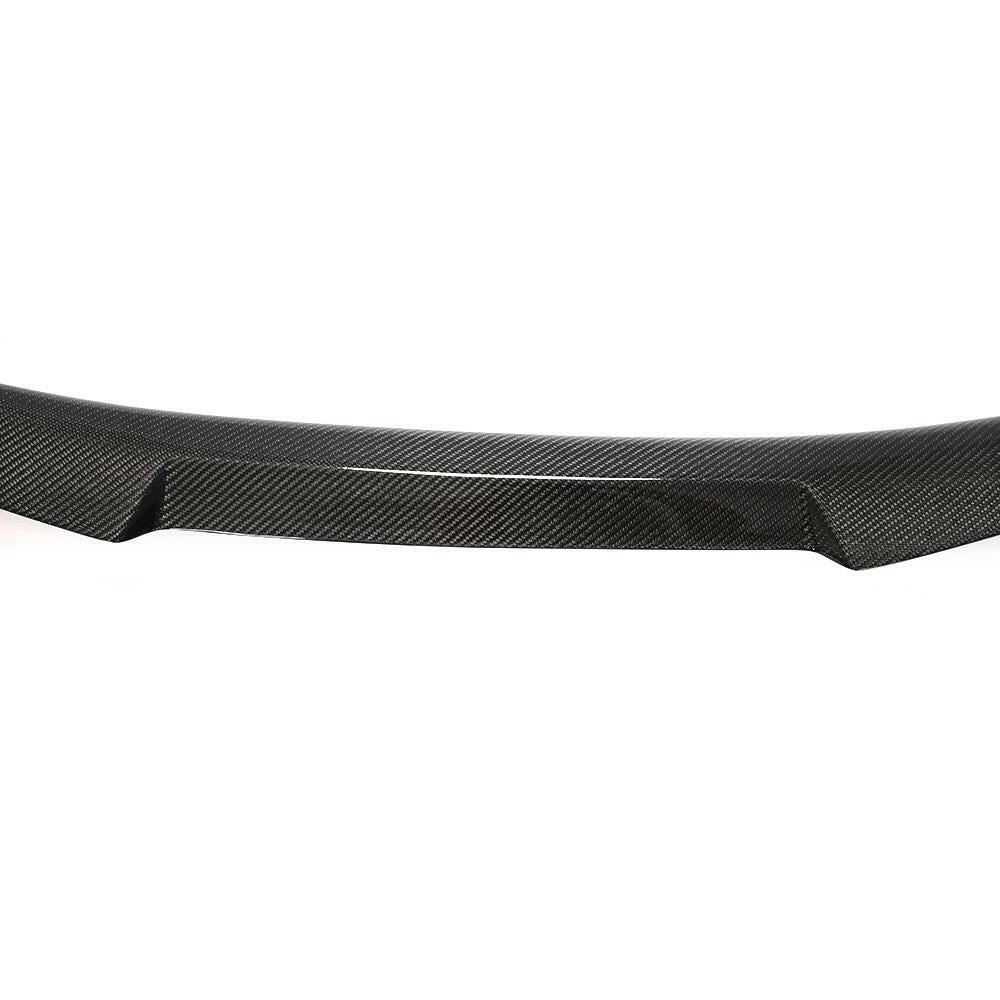 Center section of the carbon spoiler from the front, in a close-up shot (M4 Style) – BMW F82 M4 / F83 M4
