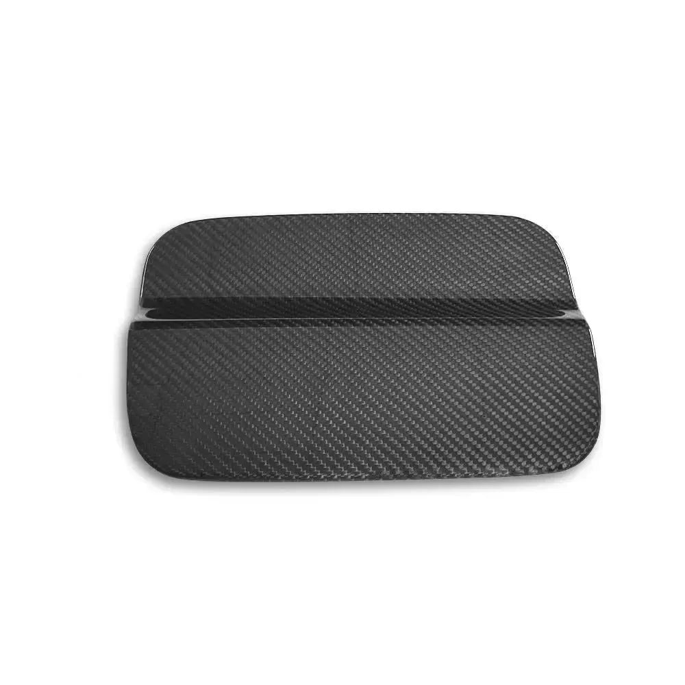 One-piece carbon fuel cap cover, front view – BMW F82 M4 / F83 M4