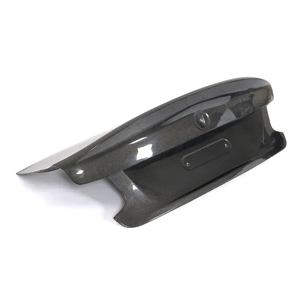 Carbon fiber csomagtartó fedél ducktail spoilerrel, háromnegyed nézetből (CSL Style) – BMW F87 M2