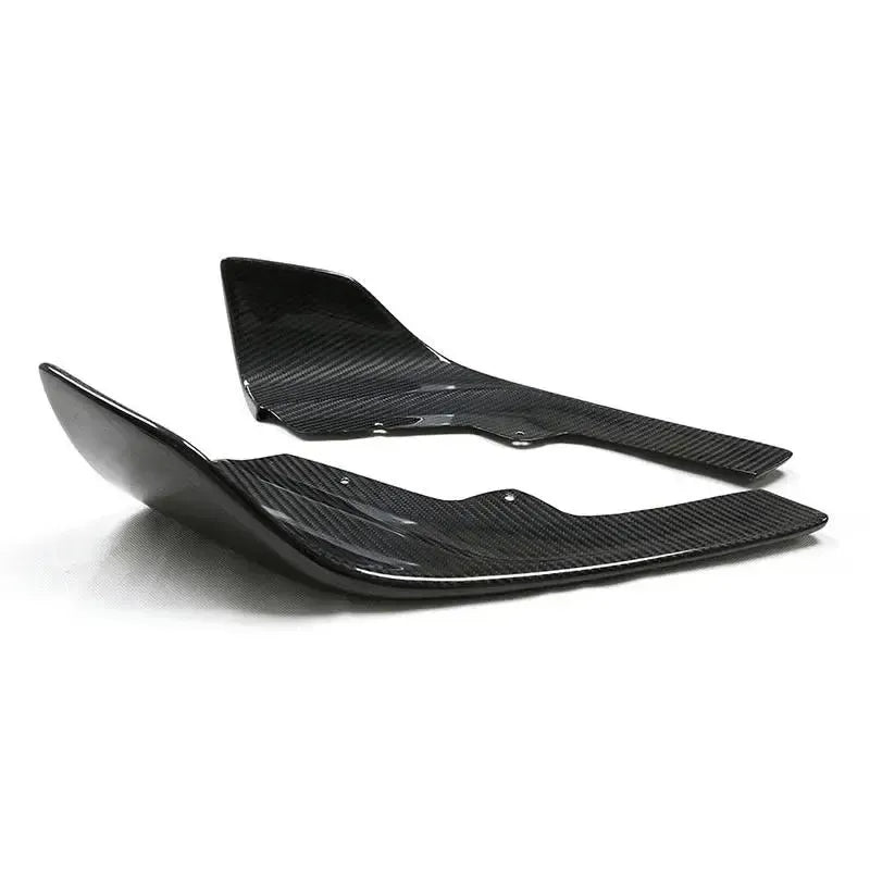 Carbon fiber első sarok splitter pár ferde nézetből (MP Style) – BMW F87 M2