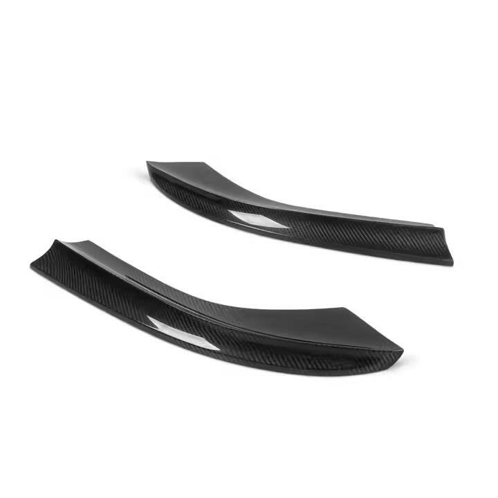 Íves carbon fiber hátsó sarok splitter pár ferde nézetből – BMW F87 M2