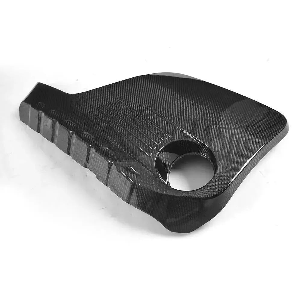 Carbon fiber S55 motorburkolat háromnegyed nézetből – BMW F87 M2 Competition / F80 M3 / F82 M4