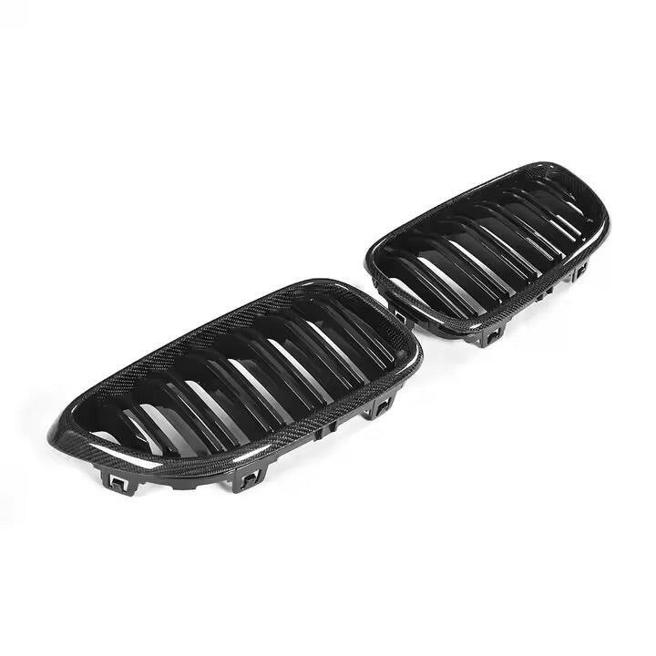 Dupla lamellás carbon fiber vese (grill) pár ferde nézetből – BMW F87 M2 (2016–2018)