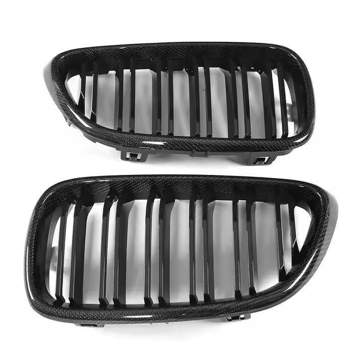 Carbon fiber vese (grill) pár felülről ferdén – BMW F87 M2 (2016–2018)