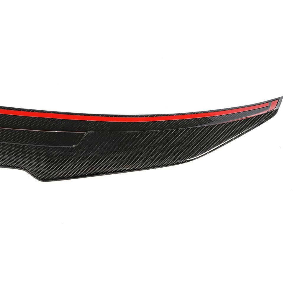 Carbon fiber spoiler szövésmintája és piros ragasztószalagos éle közelről (PSM Style) – BMW F87 M2