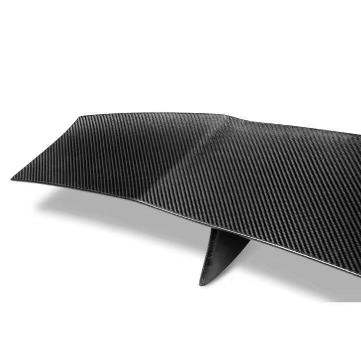Carbon fiber hátsó szárny alja és tartója közelről (Low Pedestal Style) – BMW F87 M2