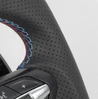 Bmw g szériás egyedileg készített fekete perforált bőr kormány kék és piros varrással karbon kipufogó rendszerhez