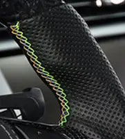 Bmw g szériás egyedileg készített fekete perforált kormányvédő zöld cikkcakk varrással carbon fiber stílusban