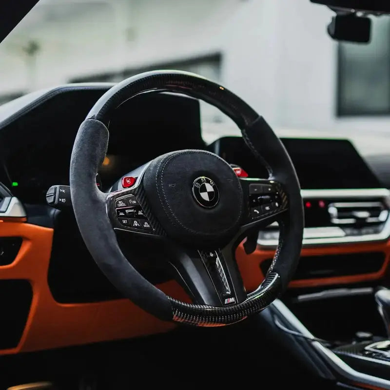 Bmw g szériás egyedileg készített kormány fekete carbon fiber és suede anyaggal piros m gombokkal m3 kipufogóhoz