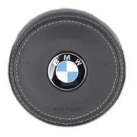 Fekete bőr bmw g szériás egyedi kormányvédő varrott széllel és központi logóval m3 kipufogó kompatibilis