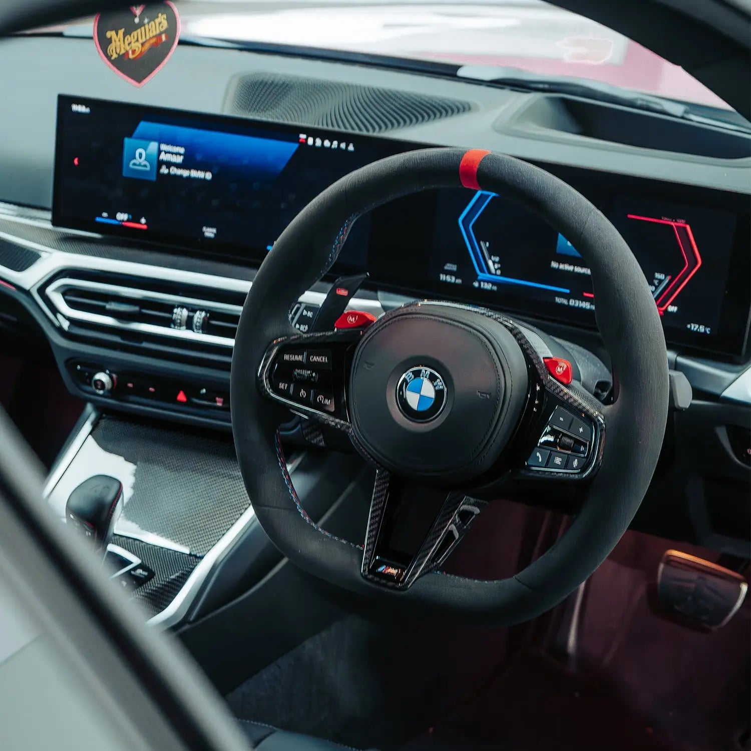 Bmw m3 kipufogó kompatibilis fekete bőrborítású g szériás alcantara kormány karbon szálas részletekkel és piros varrással