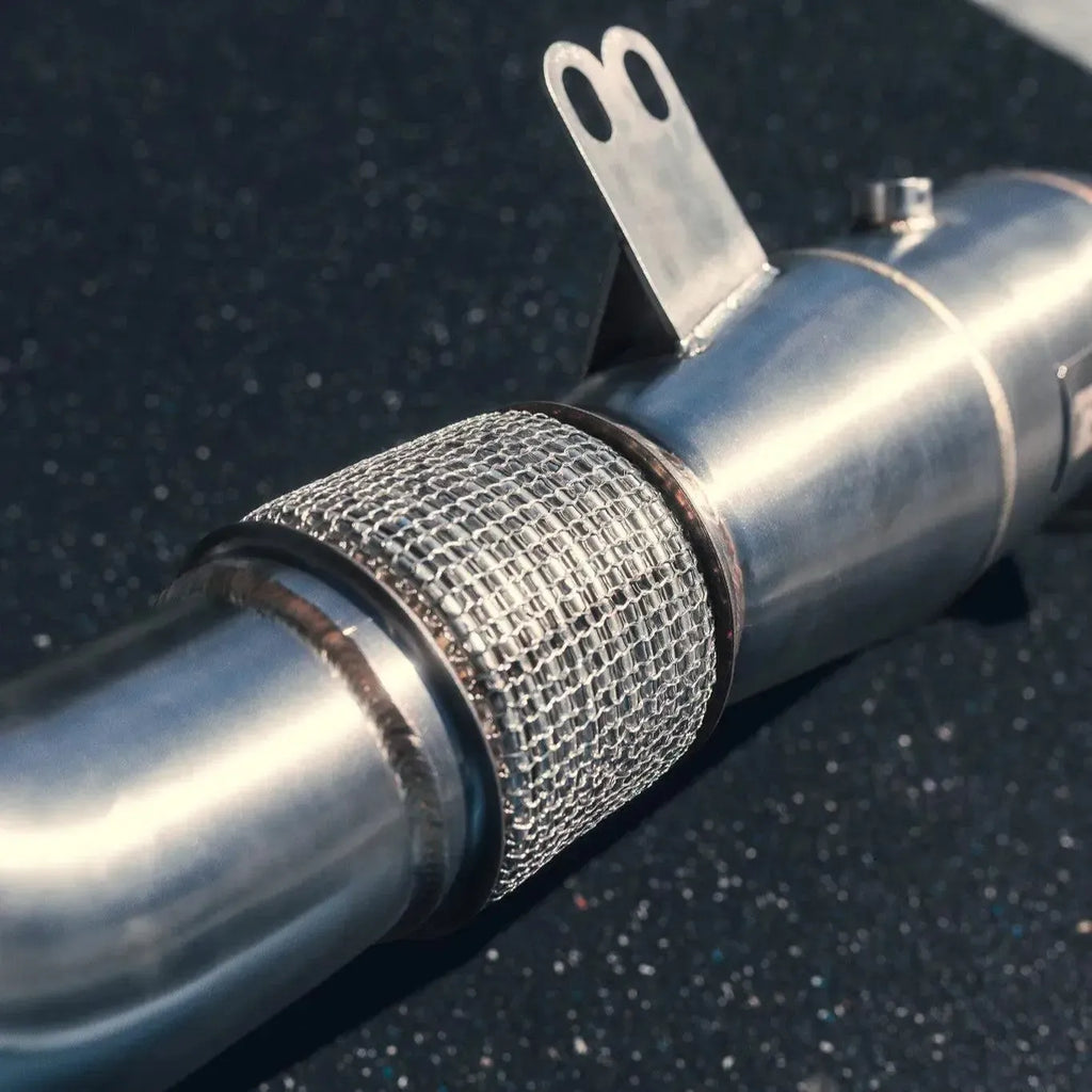 Catless downpipe with flex section, bracket and O2 sensor bung – BMW G20 M340i