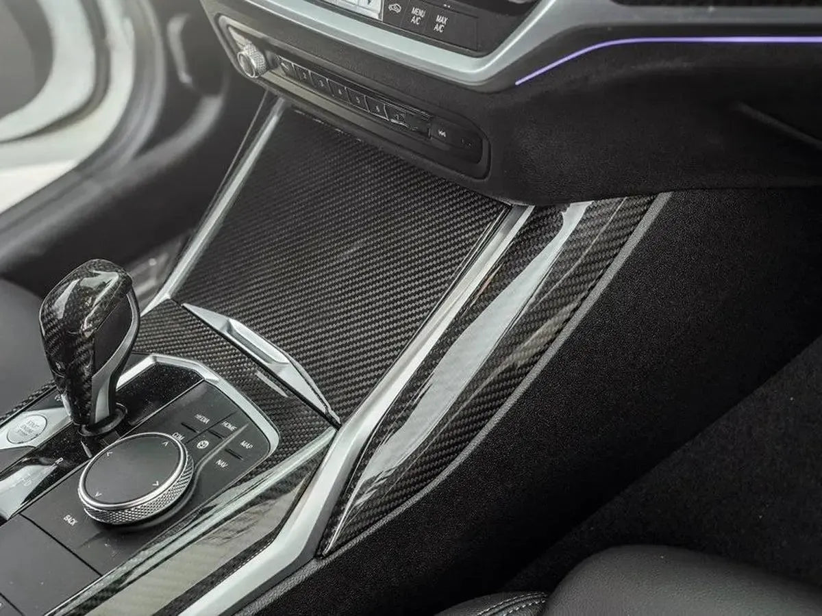 Gloss carbon interior trim set on a pre-LCI BMW G20 center console, around the gear selector