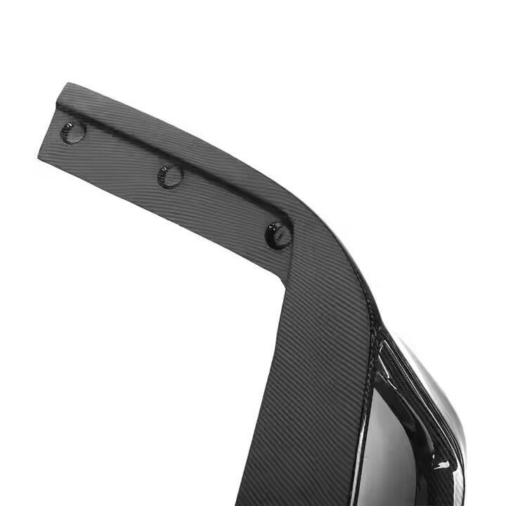 Side end of the diffuser with mounting points and carbon weave, close-up (CMST Style LED) – BMW G20 3 Series