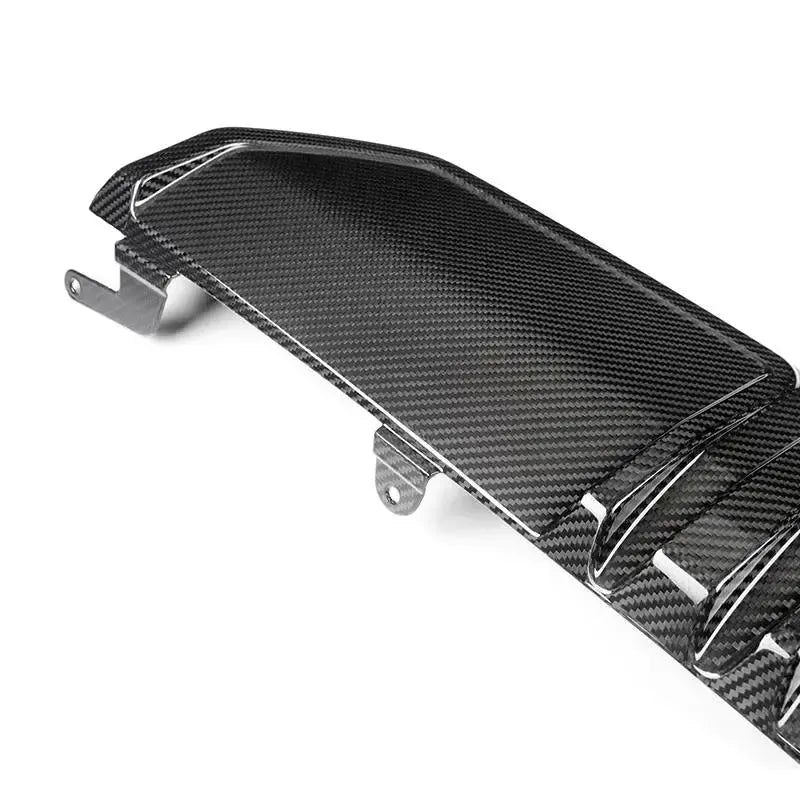 Carbon weave and fins of the rear diffuser center piece, close-up (Euro Style) – BMW G20 3 Series