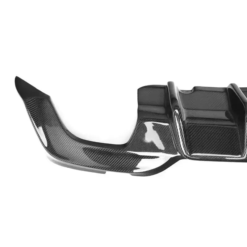 Side end and weave pattern of the carbon rear diffuser, close-up (KB Style) – BMW G20 3 Series