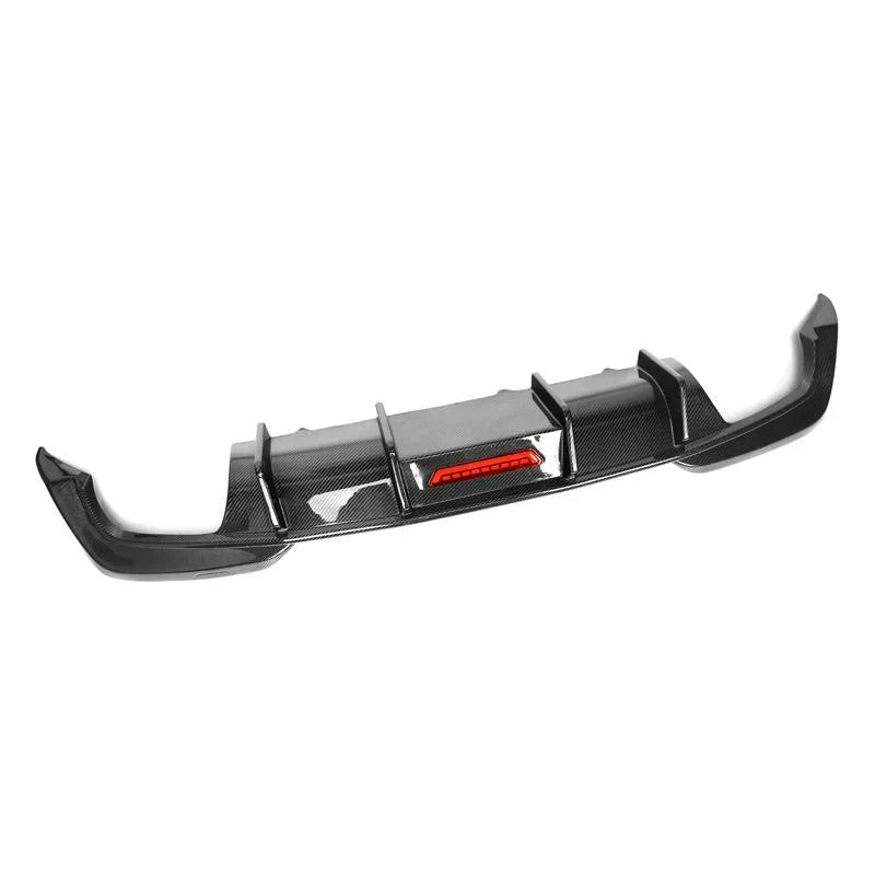 Carbon rear diffuser from the other side in three-quarter view, with red brake light (TK Style LED) – BMW G20 3 Series