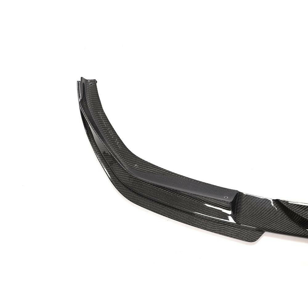 Stepped corner end of the carbon front lip, close-up (3D Style) – BMW G20 3 Series