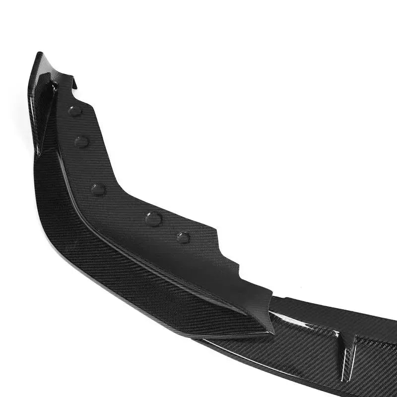 Corner piece and weave pattern of the carbon front lip, close-up (FD Style) – BMW G20 3 Series