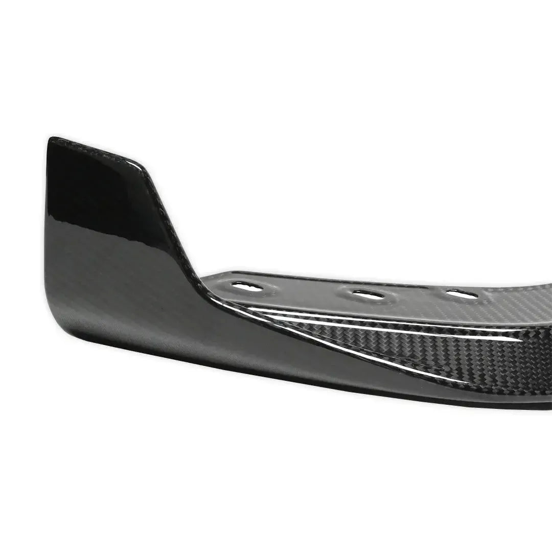 Upturned end winglet and weave pattern of the carbon front lip, close-up (MP Style V2) – BMW G20 3 Series