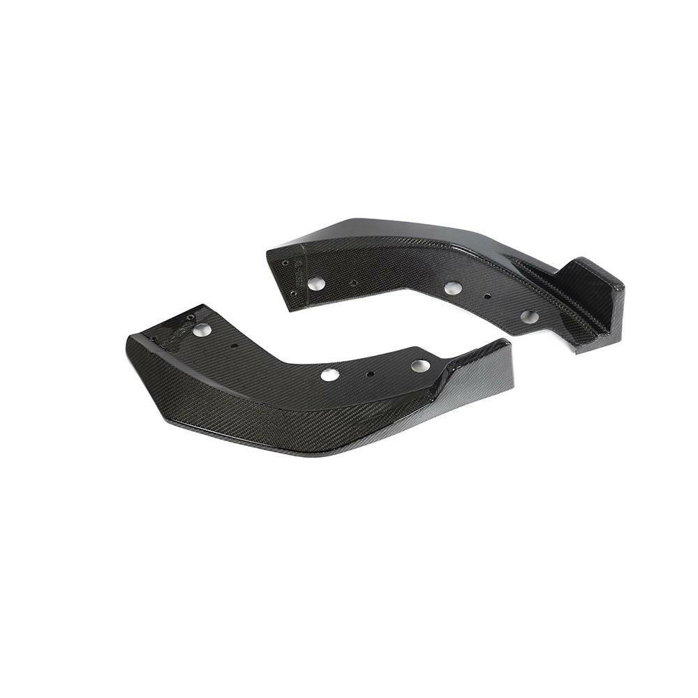 Two corner pieces of the carbon front lip, close-up (Performance Style) – BMW G20 3 Series