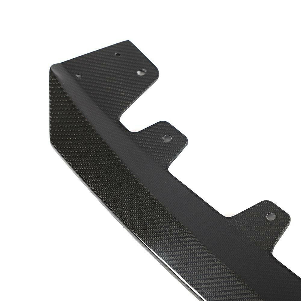 Center piece of the carbon front lip with weave and mounting tabs, close-up (Performance Style) – BMW G20 3 Series