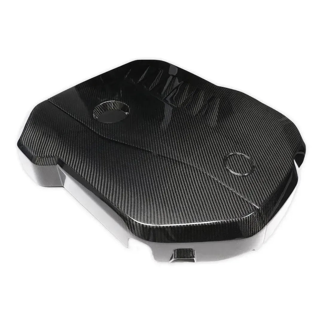 Carbon B58 motorburkolat 3/4-es nézetben, bordázott résszel – BMW G20 M340i / 330i