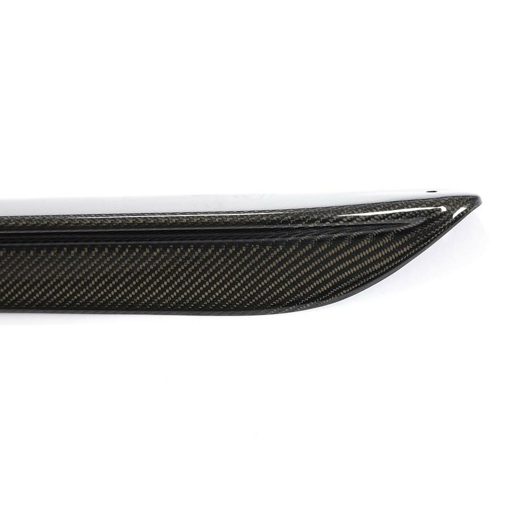 Close-up of the carbon side skirt end and weave pattern (MP Style) – BMW G20 3 Series