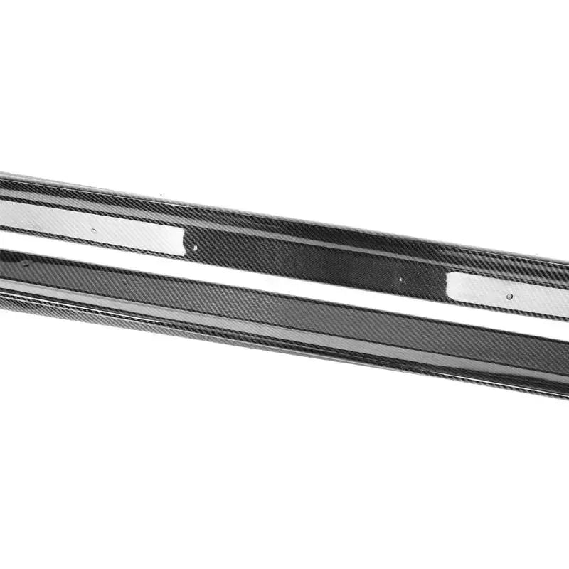 Close-up of the mounting brackets on the underside of the side skirts (MP Style) – BMW G20 3 Series