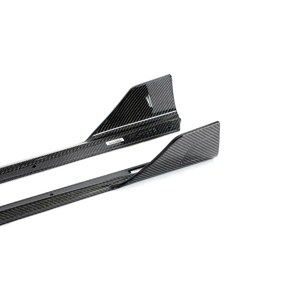 Close-up of the upturned rear fins of the carbon side skirts (TK Style) – BMW G20 3 Series