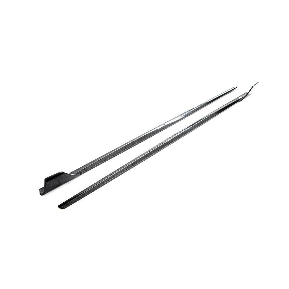 Lengthwise view of the carbon side skirts with rear fins (TK Style) – BMW G20 3 Series