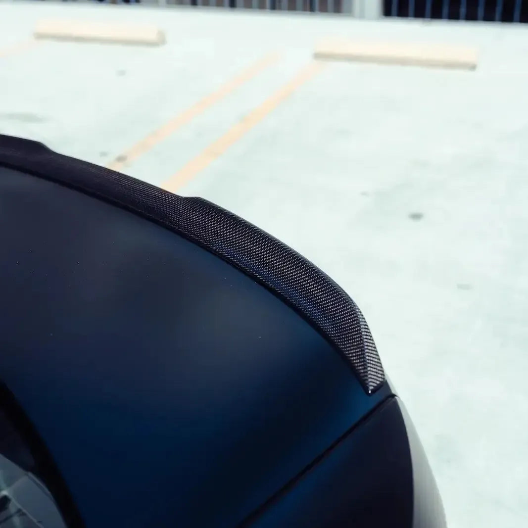 Close-up of the carbon trunk spoiler on a matte black BMW G20 trunk (CS Style)