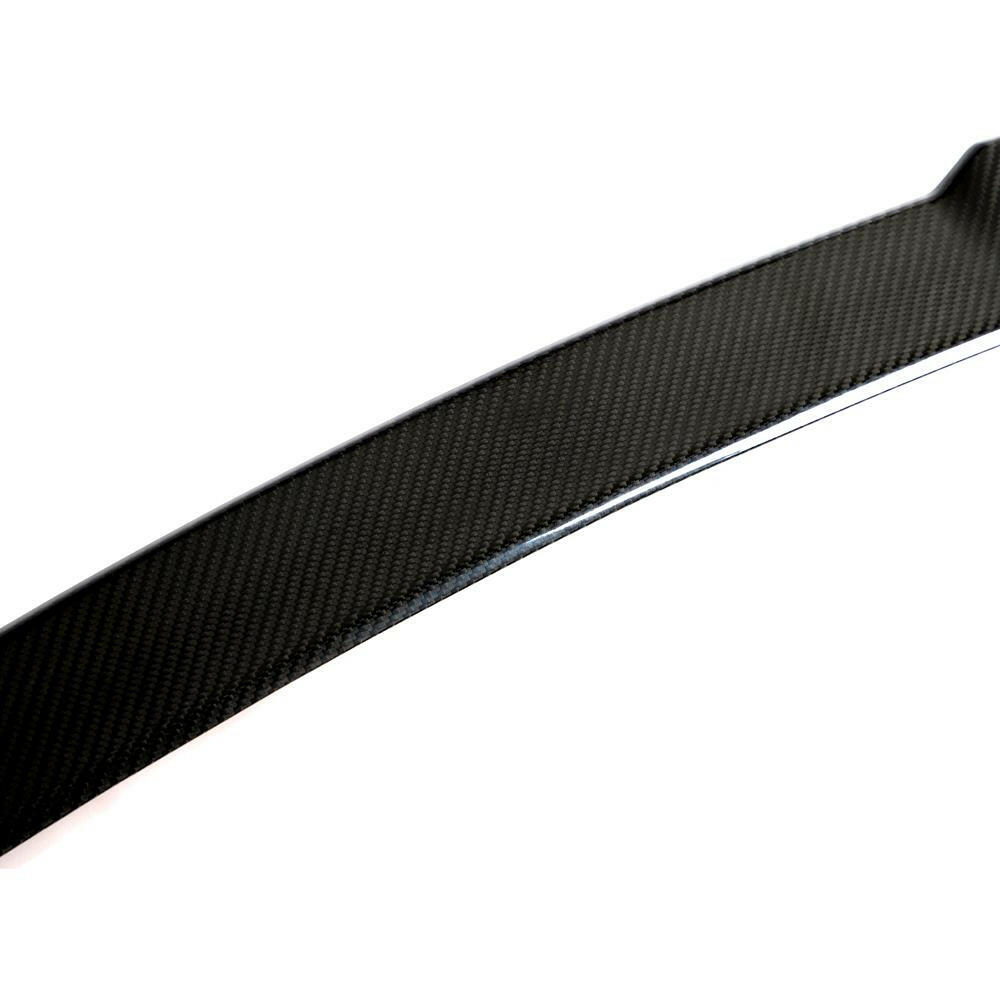 Close-up of the carbon weave on the trunk spoiler lip (CS Style) – BMW G20 3 Series