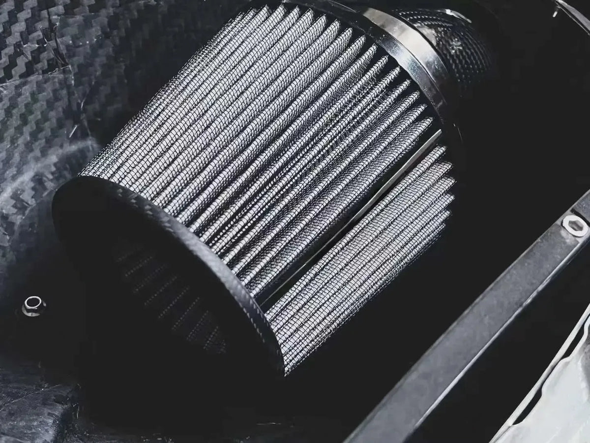 Close-up of the cone air filter in the 330i B48 carbon intake box – BMW G20 M340i / 330i